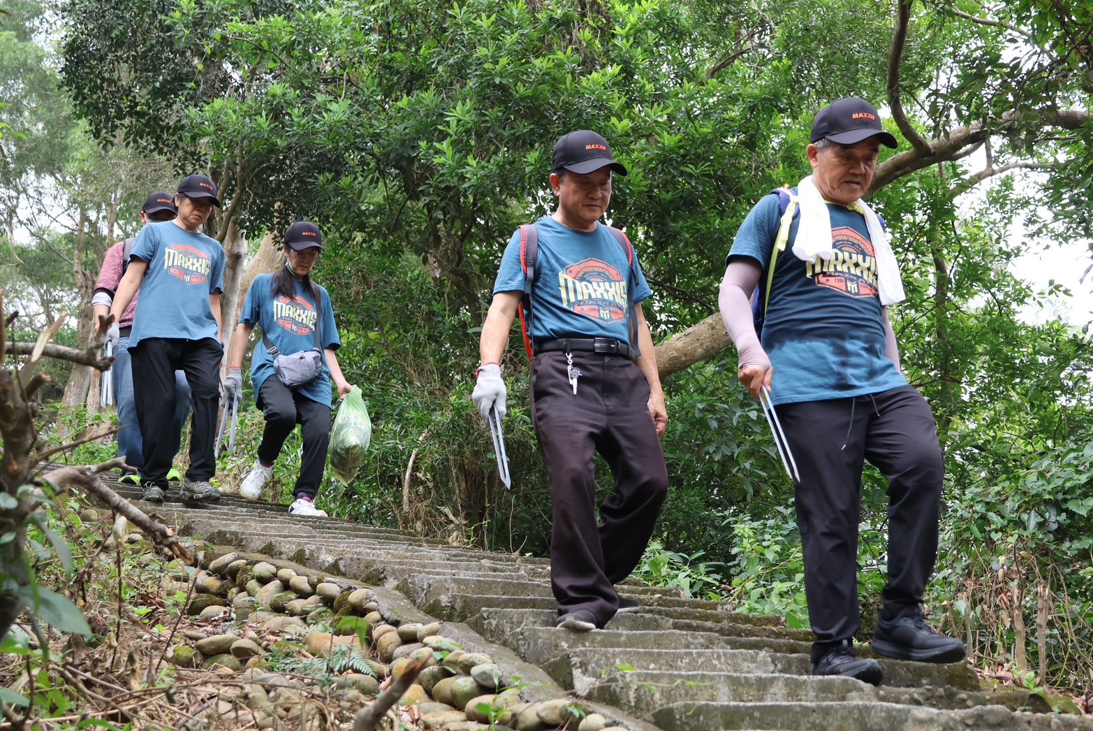 瑪吉斯藤山步道健行淨山